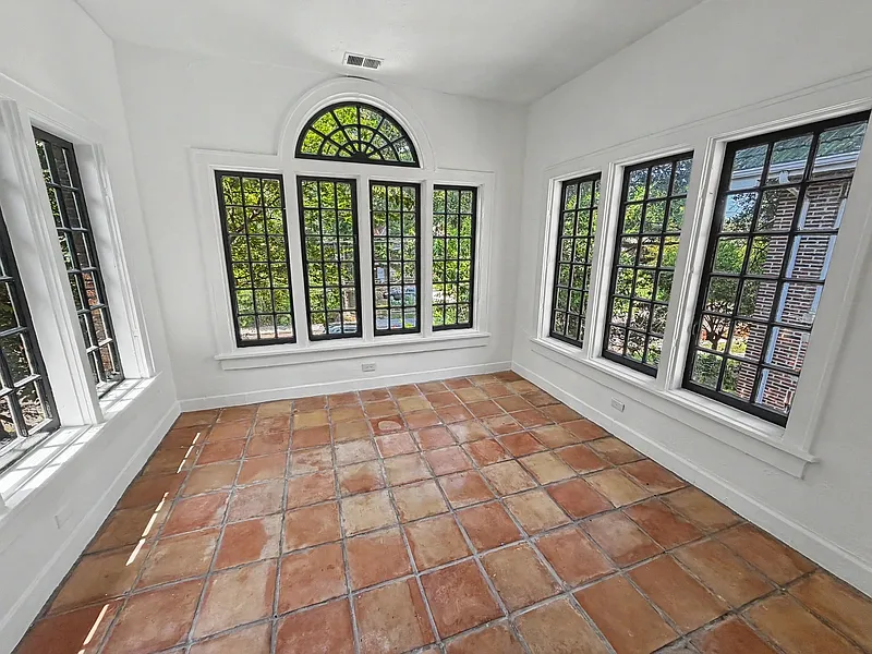 2 bed, 1.0 bath, 1300 sqft, $1,595 — Photo 3