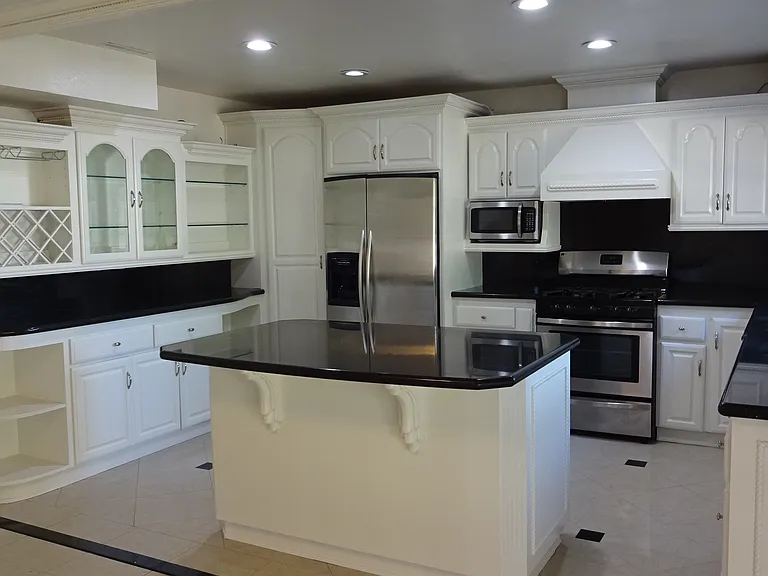 1439 Larkspur St — Photo 8
