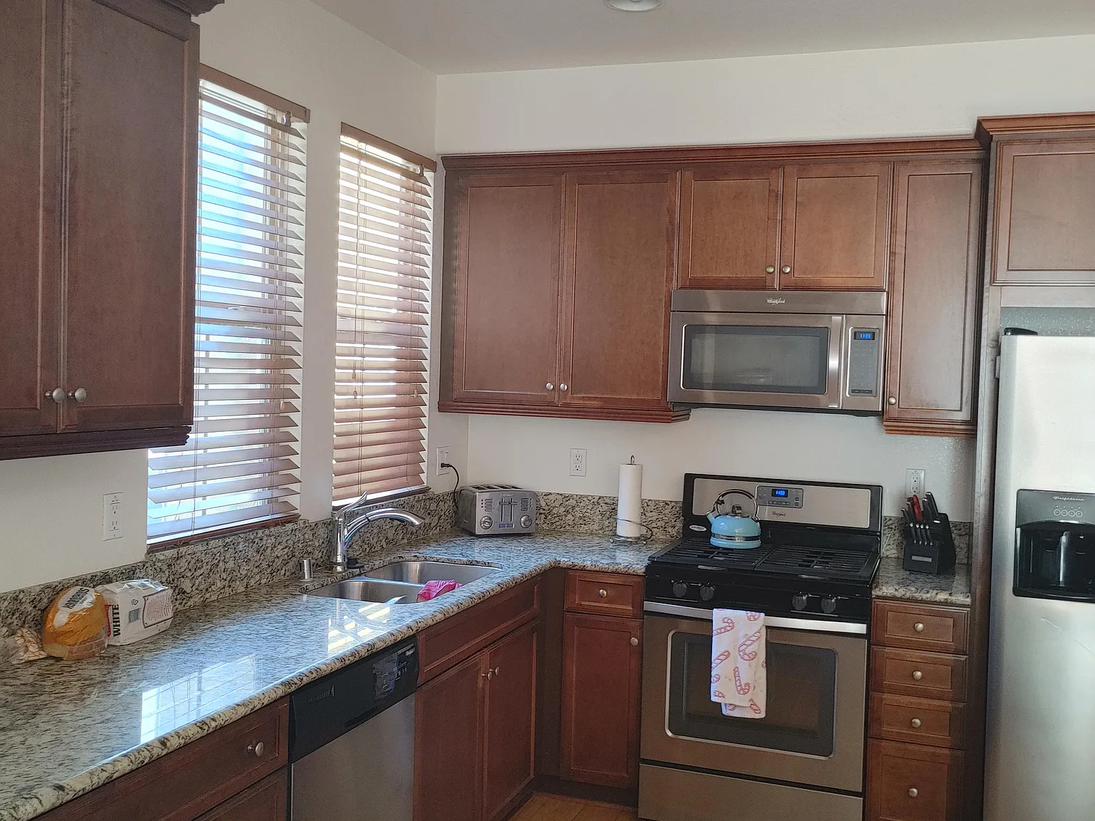 3 bed, 3.5 bath, 1454 sqft, $3,999 — Photo 1