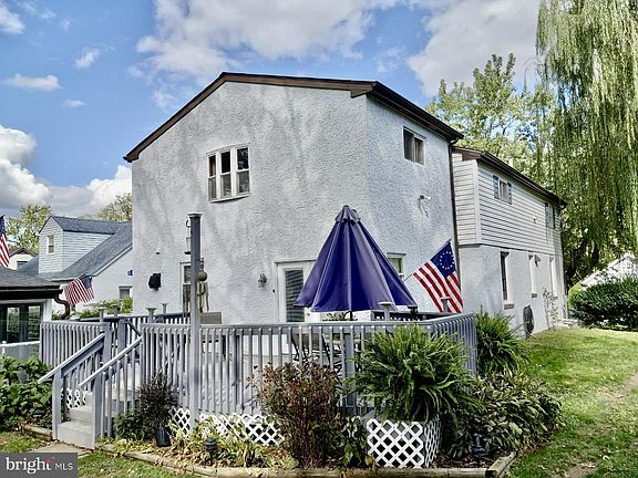 2nd image of 917 Agnes Ave
