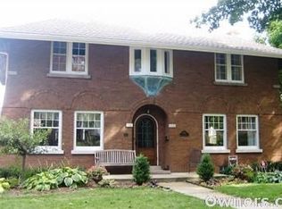 6517 Washington Cir, Wauwatosa, WI 53213
