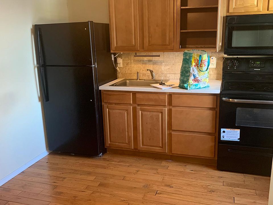 2nd image of 182 Diamond St Floor 3