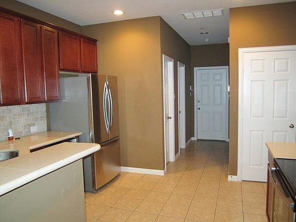 2nd image of 821 Apple Hill Dr