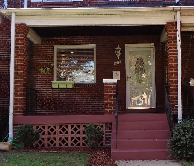 1519 Montana Ave NE — Photo 4