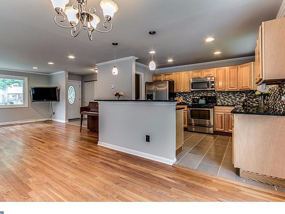 5th image of 32 N Avon Dr