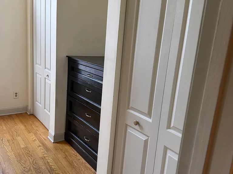 2457 W Adams St #2 — Photo 3