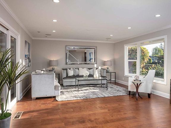 4th image of 228 Liebre Ct