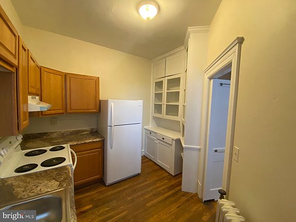 5th image of 702 Prince Edward St APT 2