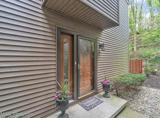 407 W Rockwell St, Fenton, MI 48430