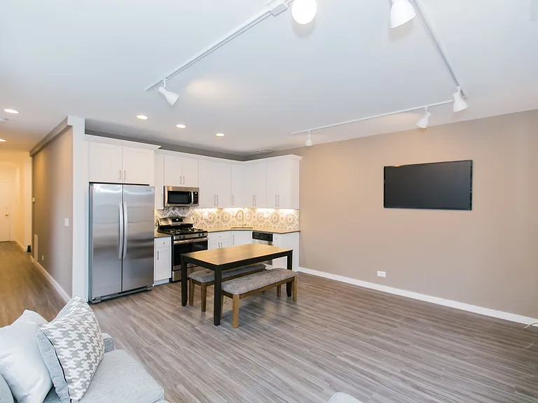 2526-44 N Clark St — Photo 9