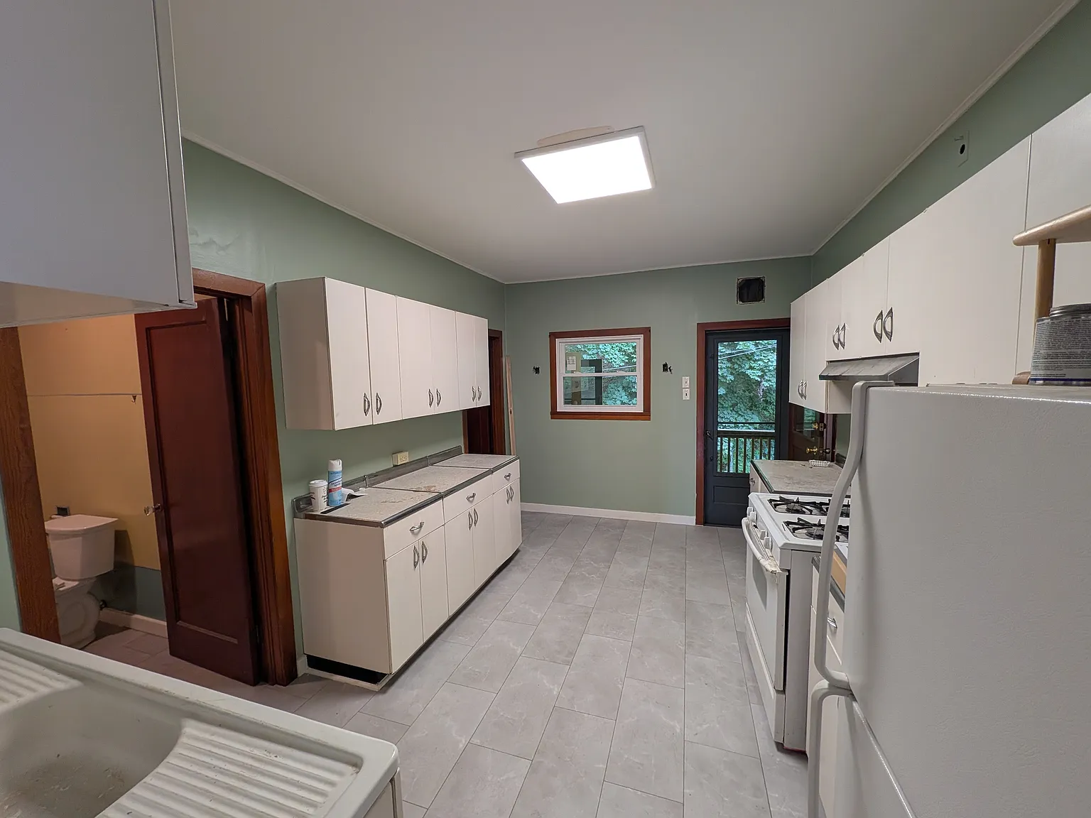 3 bed, 1100 sqft, $1,400 — Photo 2