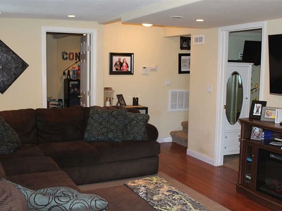 3rd image of 24333 Manzanita Dr