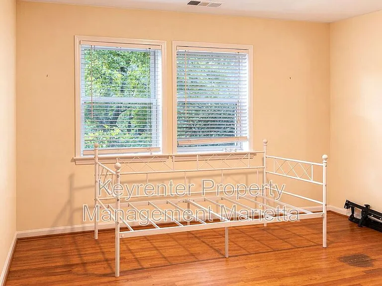 725 McBurnette Rd NE — Photo 5