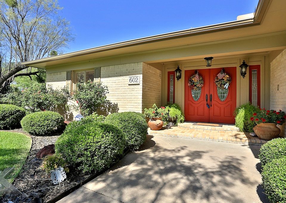 1st image of 602 Scott Pl