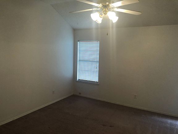 4th image of 1706 Lantana Dr