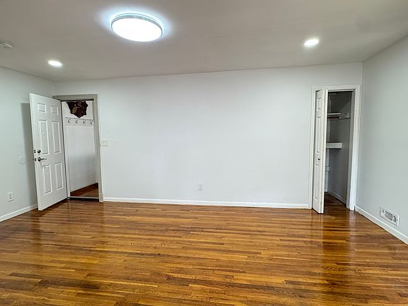 5th image of 36 Pacific Ave #2R