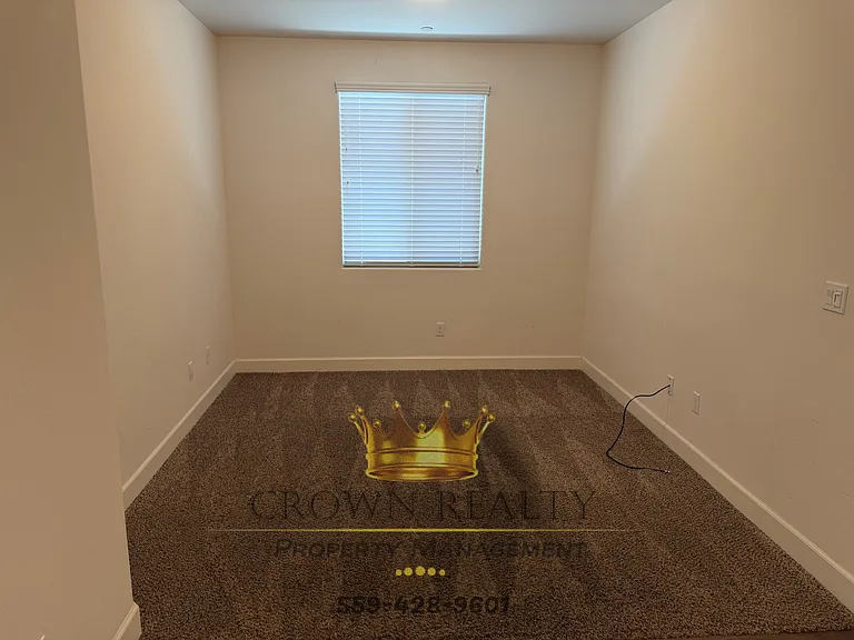 3315 S Meadowbrook St — Photo 5