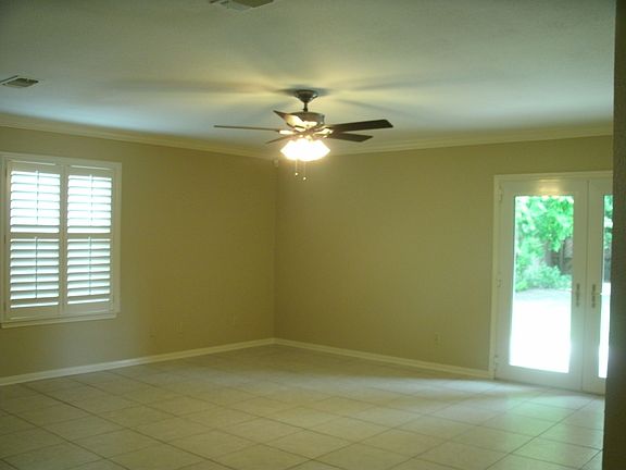 4th image of 2622 Country Hollow St