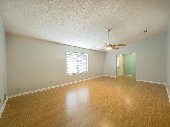 5th image of 106 Bullock Dr