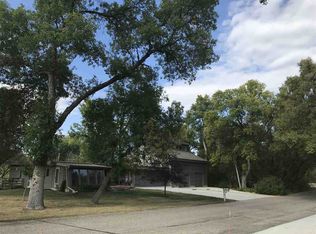 1621 67th St NW, Minot, ND 58703