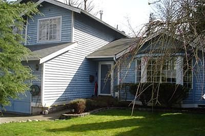 Beatifully Landscaped Front Yard