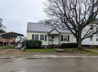 1529 Orange St, Coshocton, OH 43812