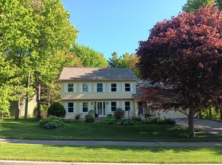 14 Lang Dr, Essex Jct, VT 05452