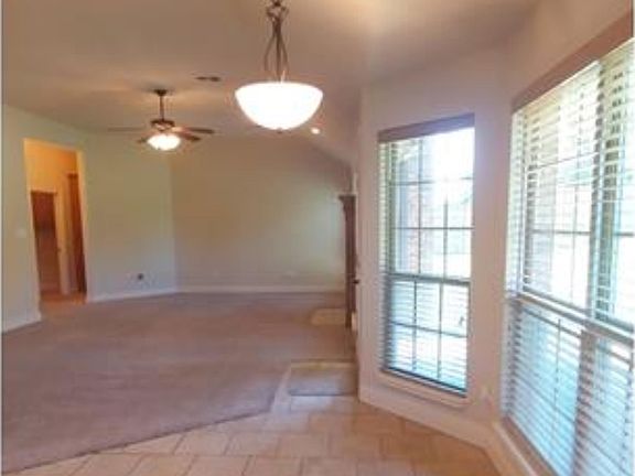 5th image of 17 NE Summerwood Dr