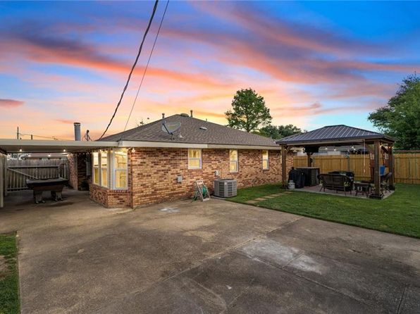 202 River Point Dr, Destrehan, LA 70047