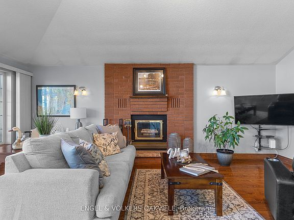5th image of 216 Robins Point Rd