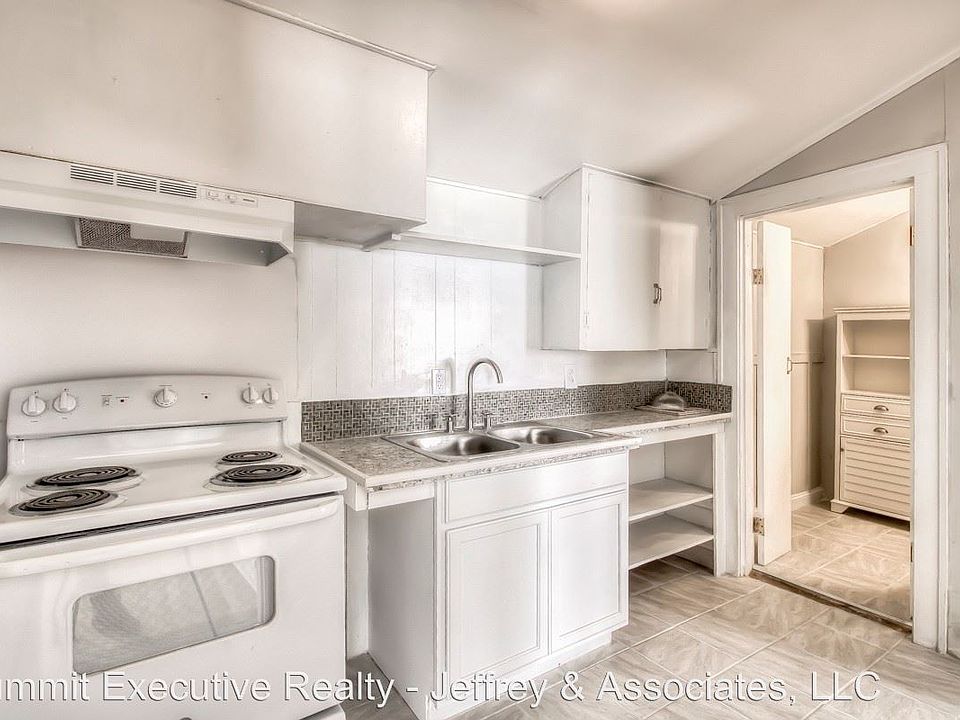 1st image of 200 Dalzell St APT 1