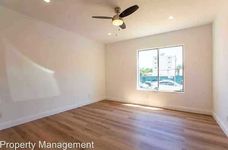 11807 Courtleigh Dr — Photo 4