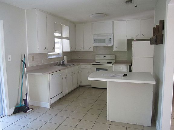 5th image of 185 Miramar Dr