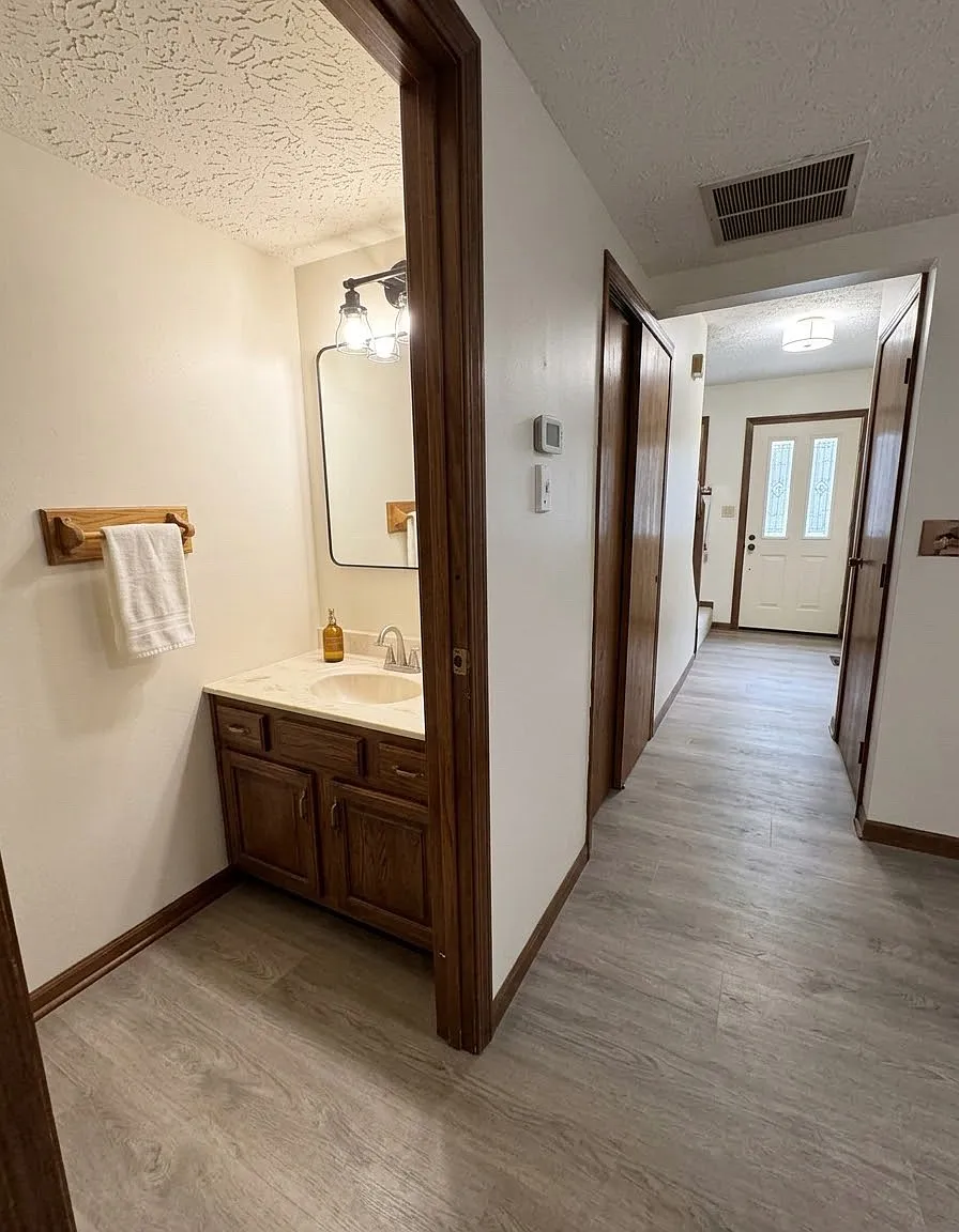2 bed, 1.5 bath, 1260 sqft, $1,275 — Photo 4