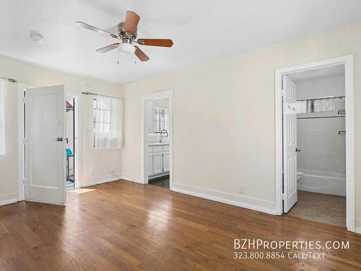 Standalone-Style 1 Bedroom Bungalow in the Heart of Highland Park — Photo 3