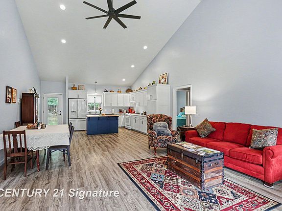 3rd image of 2238 Fox Run Rd