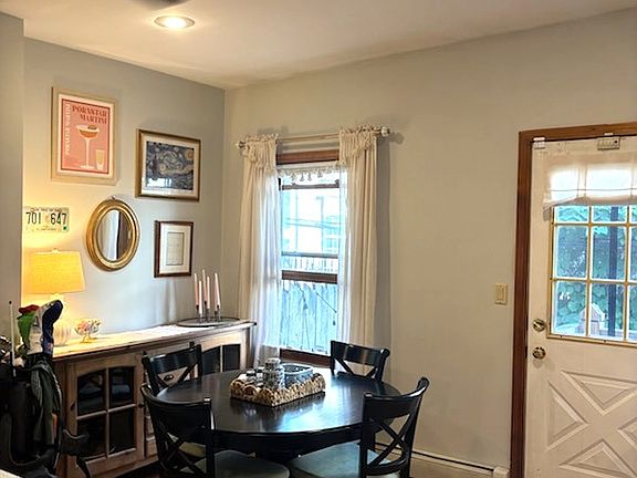 3rd image of 182 Bolton St #1