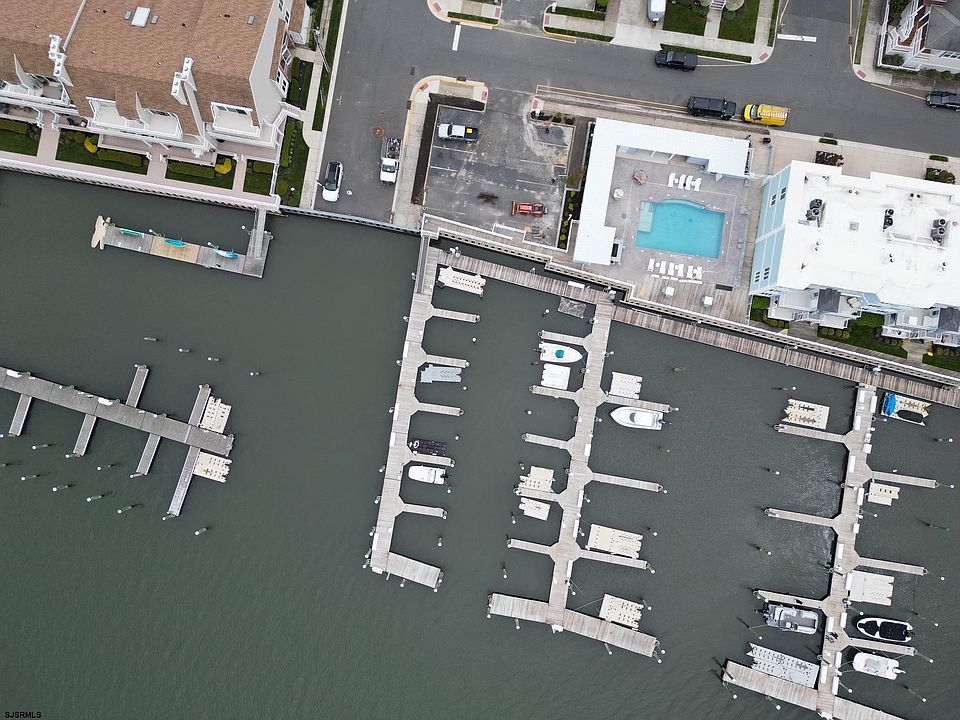 1st image of Between 7th & 8th Bayfront