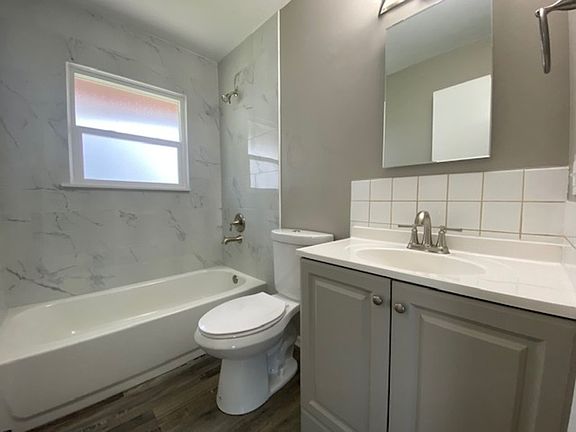 5th image of 1026 N Napa St
