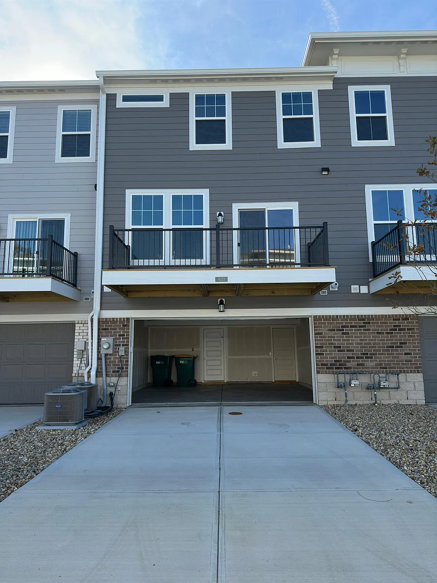 Building Photo - 9321 Benton Dr