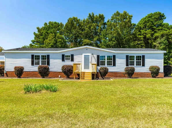 100 Blueberry Dr, Selma, NC 27576