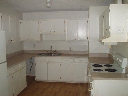 2nd image of 115 Swift St