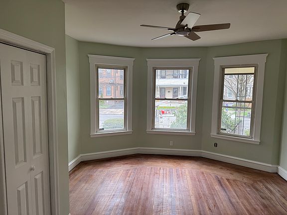4th image of 156 Gilbert Ave #2