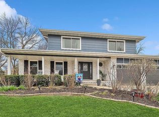 9654 Elmcrest Dr, Clive, IA 50325