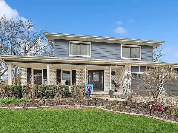 9654 Elmcrest Dr, Clive, IA 50325