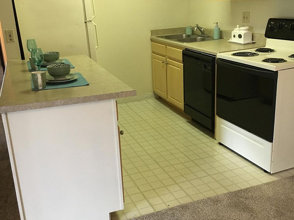 Upgraded Oak Cabinetry