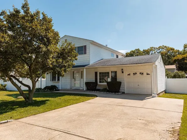 228 Essex Street, West Babylon, NY 11704