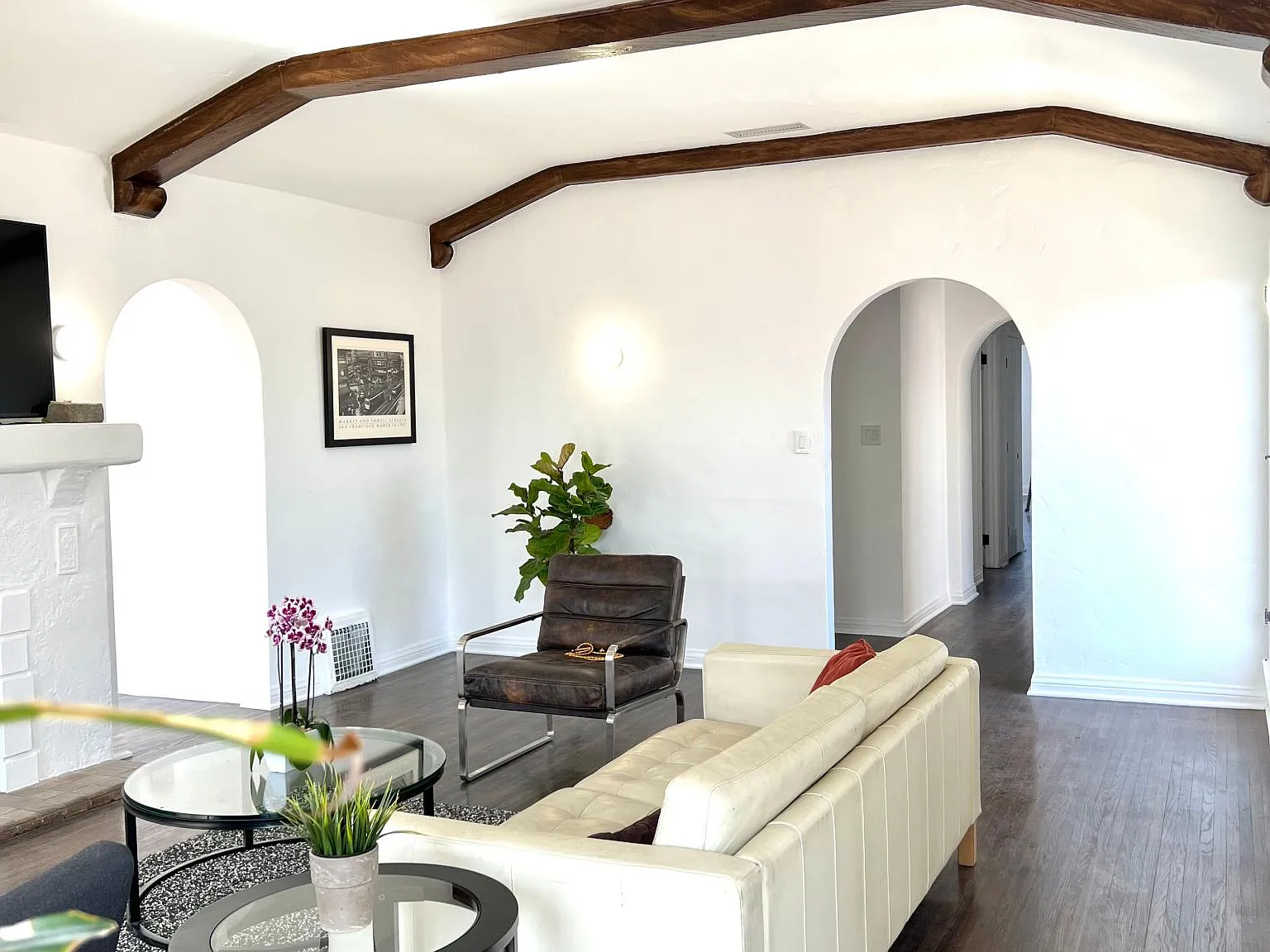 1109 S Sycamore Ave — Photo 4