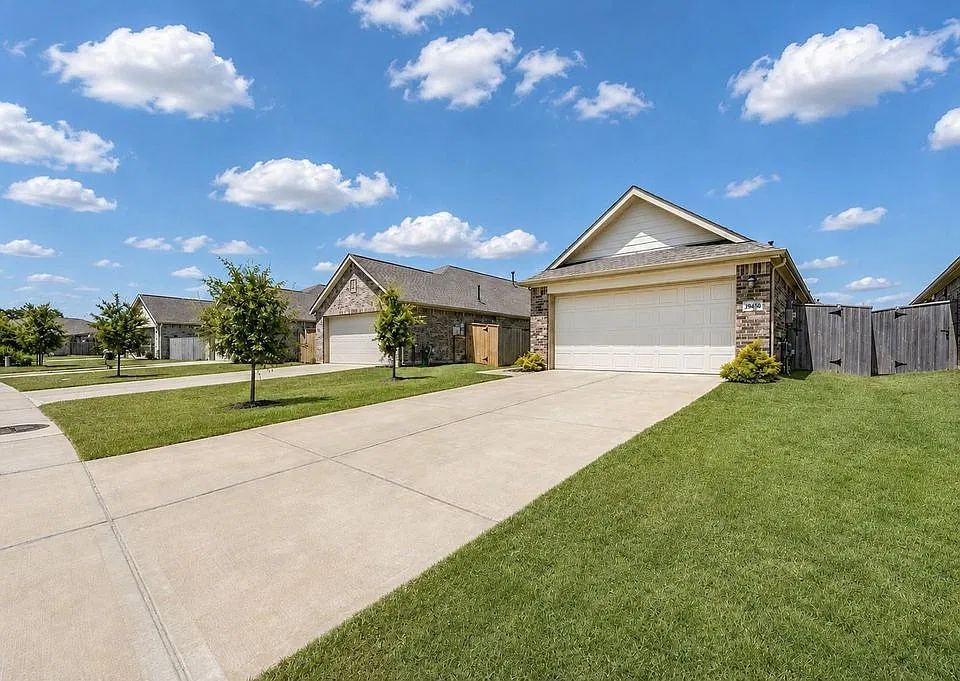 19450 Rosali Meadow Dr
