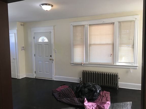 2nd image of 7 Willow Ave